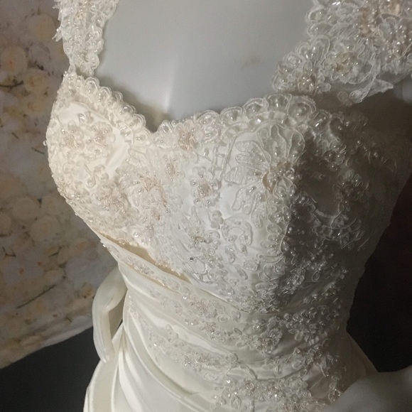 Wedding dress - Picture 5 of 8